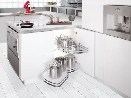 Agencement de cuisine : Ferrure pour meuble d'angle